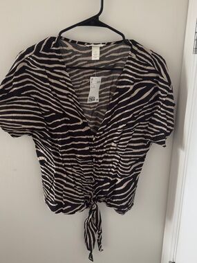H&M Black and Cream Zebra Tie-Front Crop Top